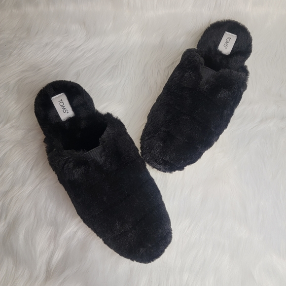 TOMS alpargata mule black faux fur slippers. - Picture 5 of 11